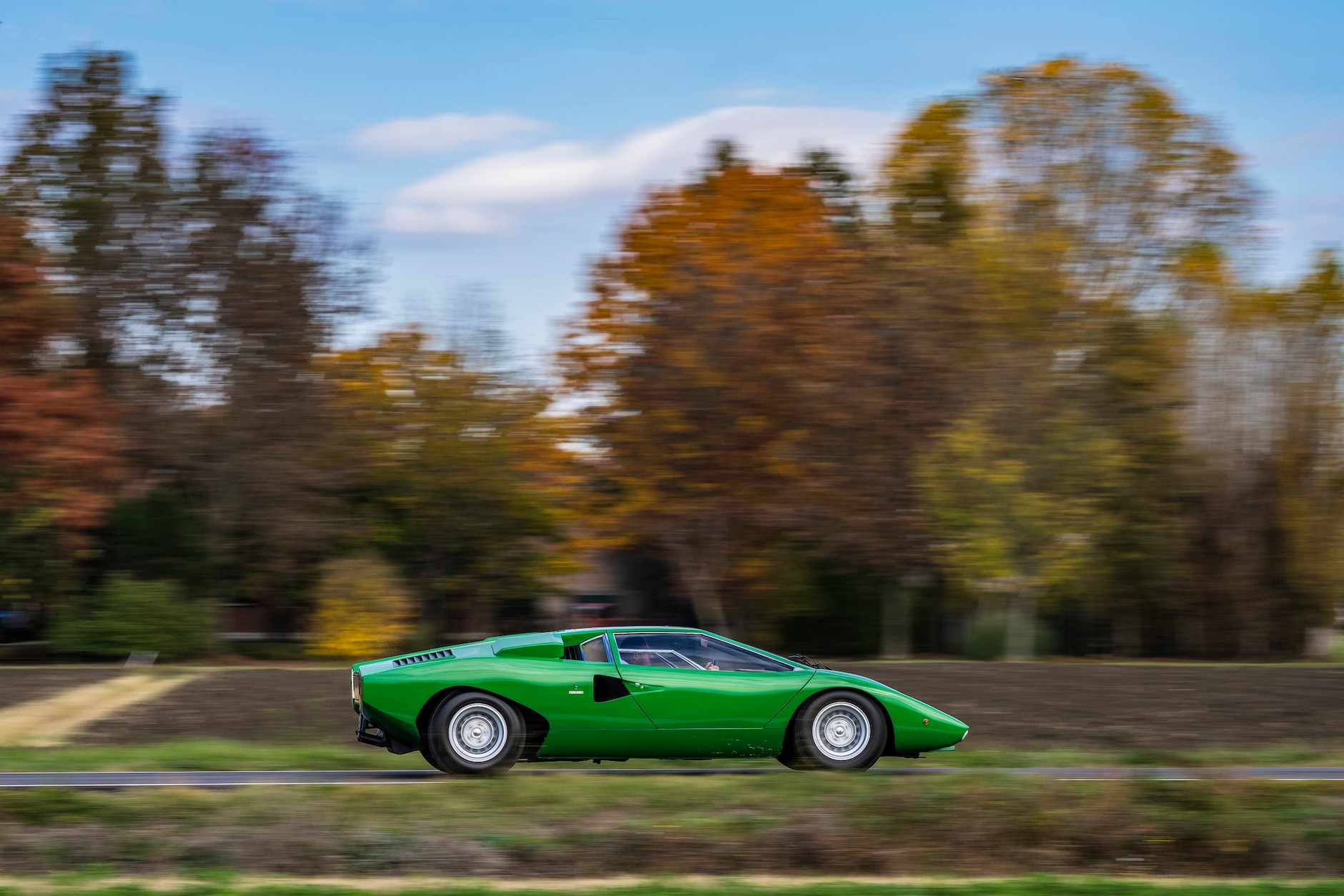 Lamborghini Countach LPI 800-4 rusza w drogę