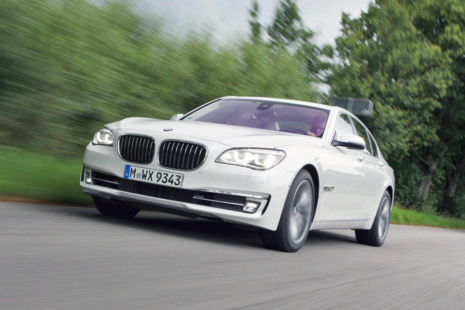 BMW 750d xDrive Blue Performance (381 KM)