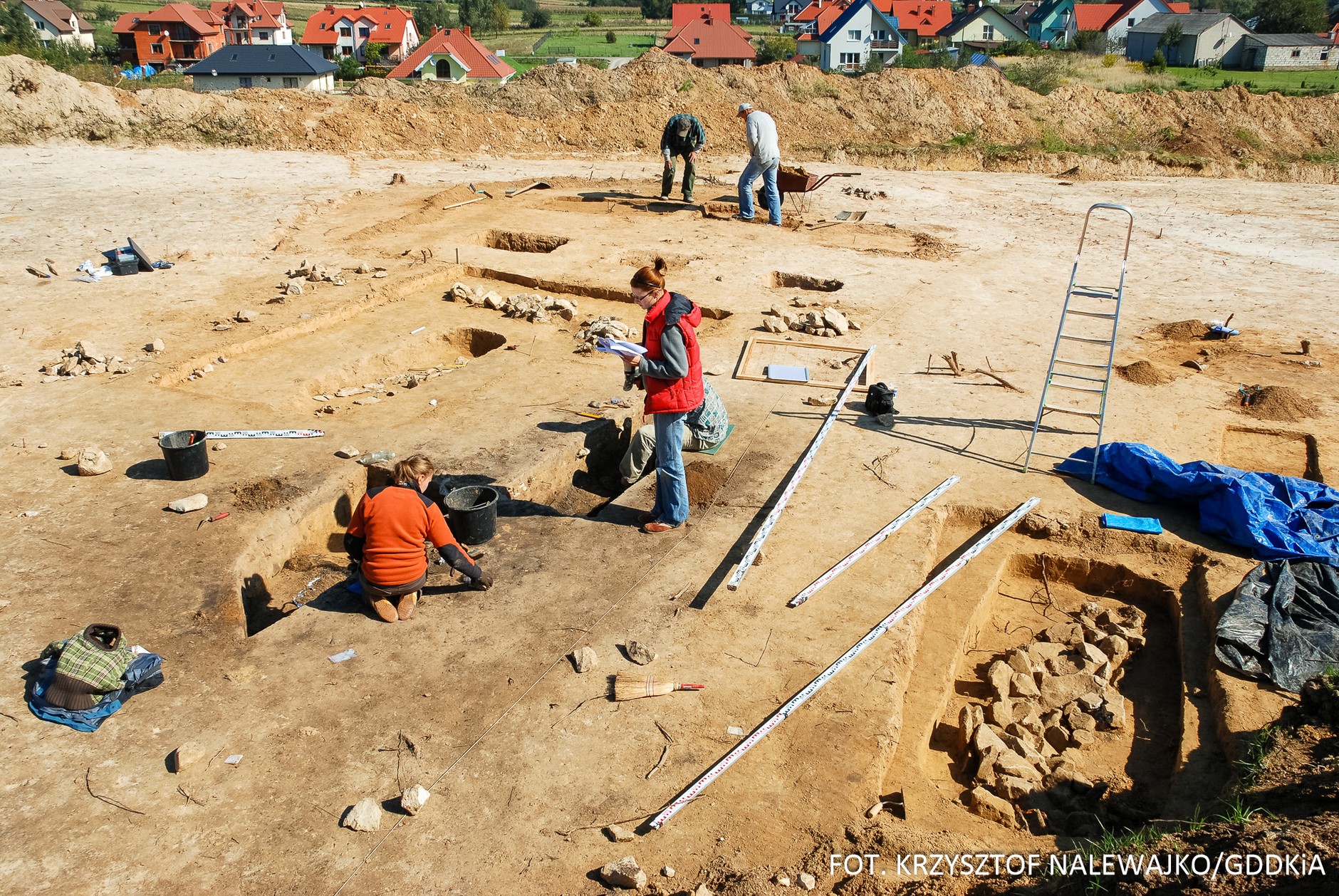 Prace archeologiczne przed rozpoczęciem budowy S17