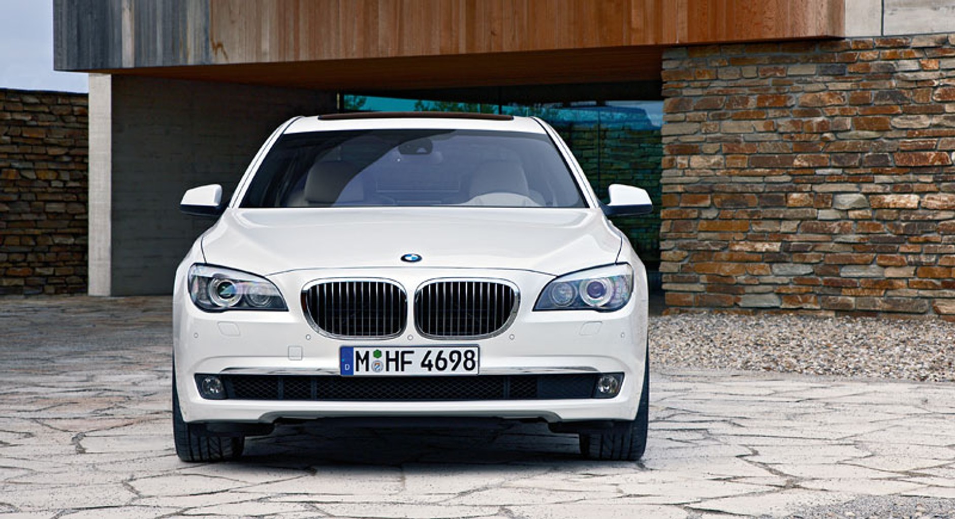 BMW 760i – nowy silnik 6,0 V12 i 8-biegowy automat