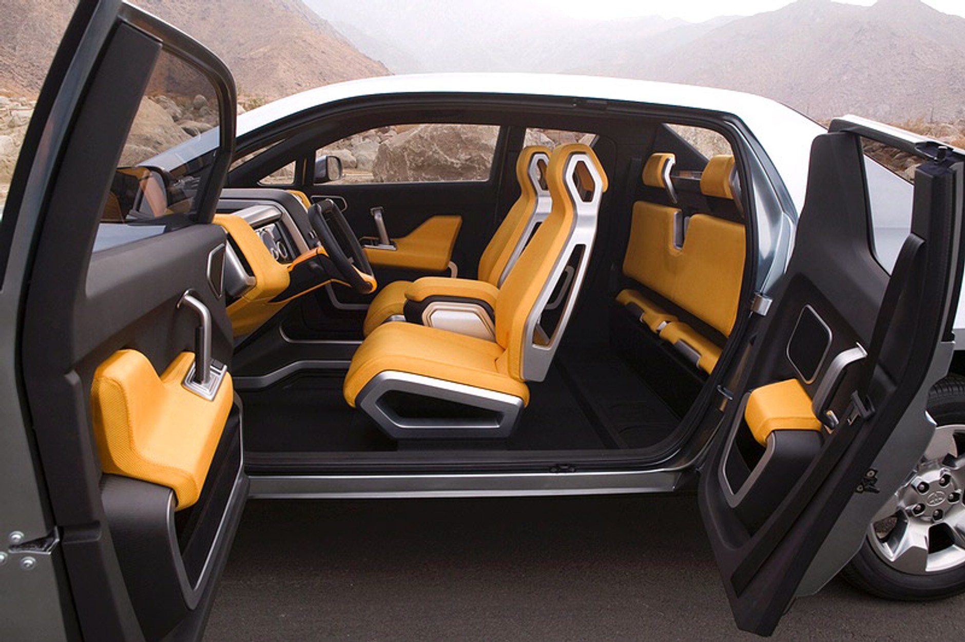 Toyota A-BAT Concept – mały, ale zwinny hybrydowy pickup