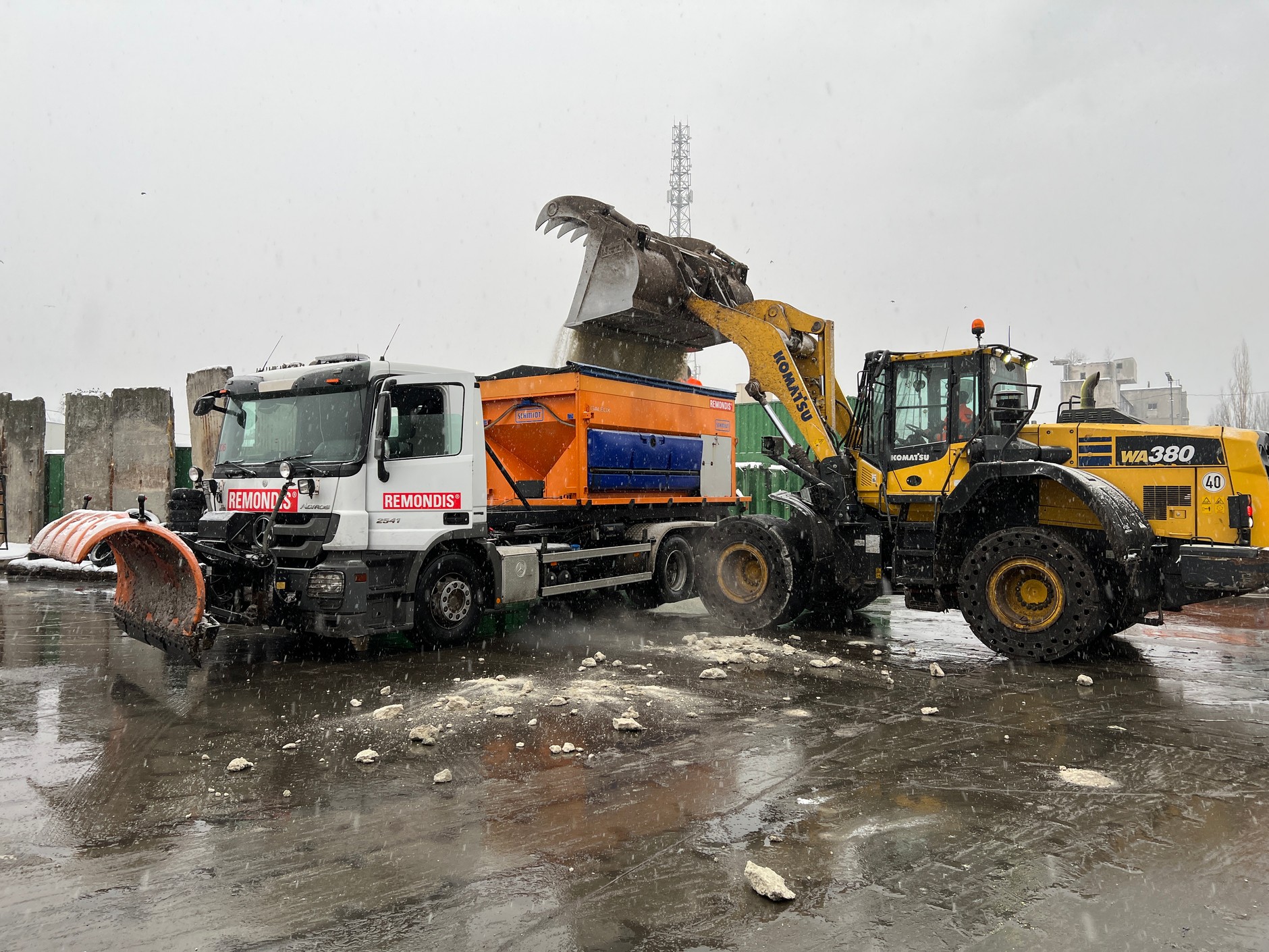 Akcja odśnieżania warszawskich dróg