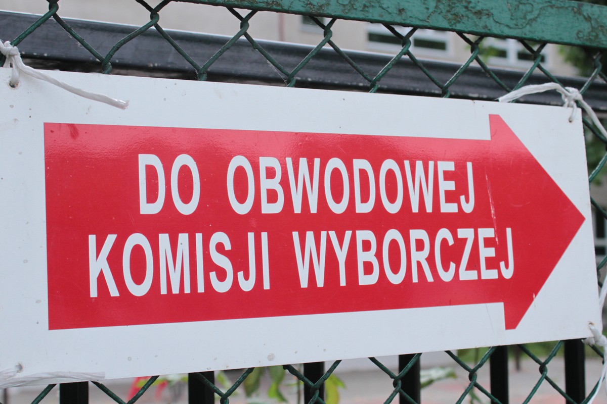 Uwaga, cisza wyborcza! Tego nie wolno ci robić z autem, bo kary są drakońskie