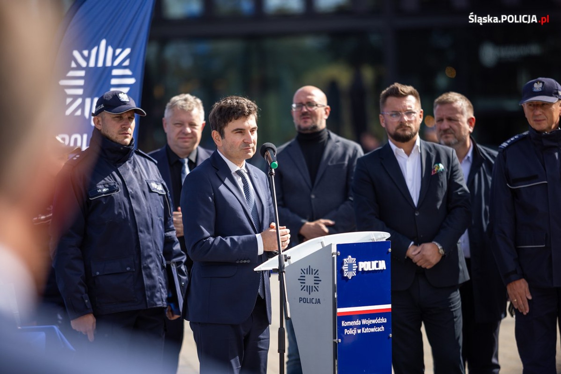 Policjanci ze Śląska dostali nowe radiowozy. Są hybrydowe