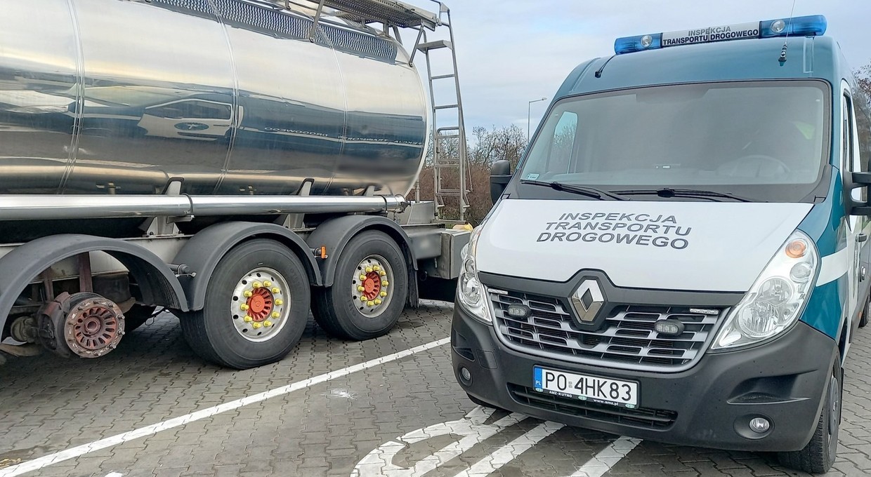 Inspektorzy od razu to zauważyli. Jechał tak autostradą z Niemiec