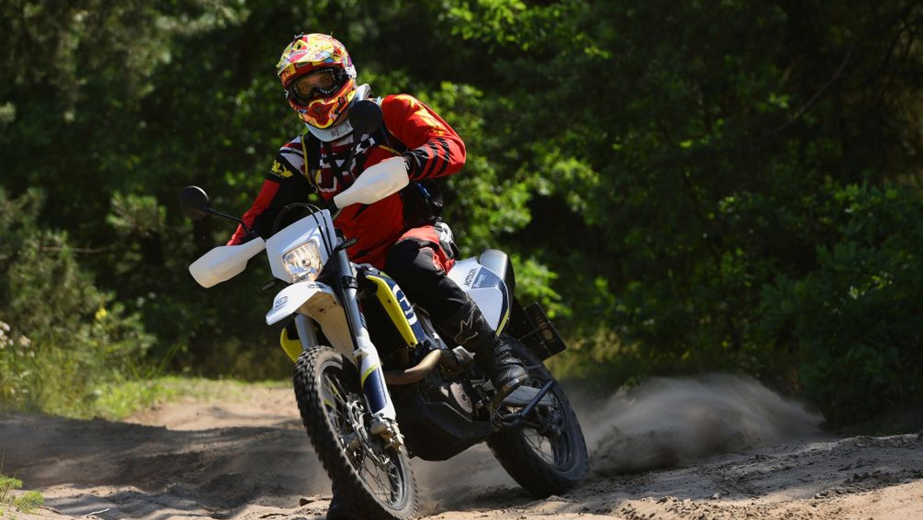 Szutry i niezbyt głębokie piaski to żywioł Husqvarny 701 Enduro