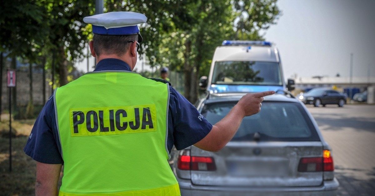 Policyjna kontrola drogowa - zdjęcie ilustracyjne