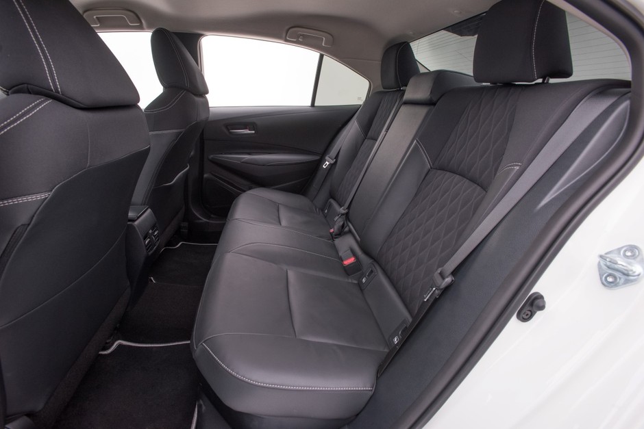 Nowa Toyota Corolla Sedan - rodzina w komplecie