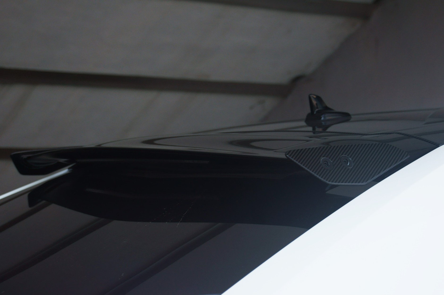 Karbonowy spojler to coś, czego nie znajdziecie w zwykłym Urusie