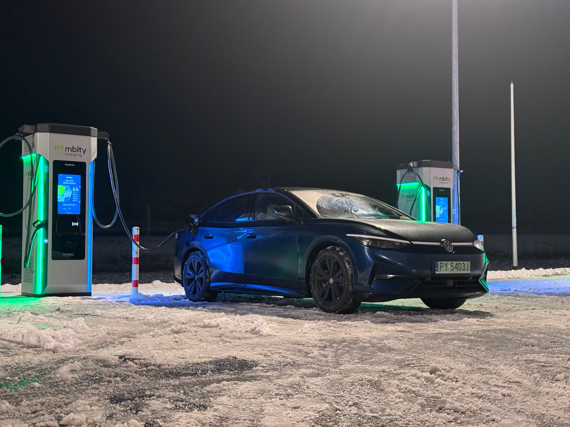 Ładowanie Volkswagena ID.7 na trasie trzeba było planować mniej więcej co 2 godziny