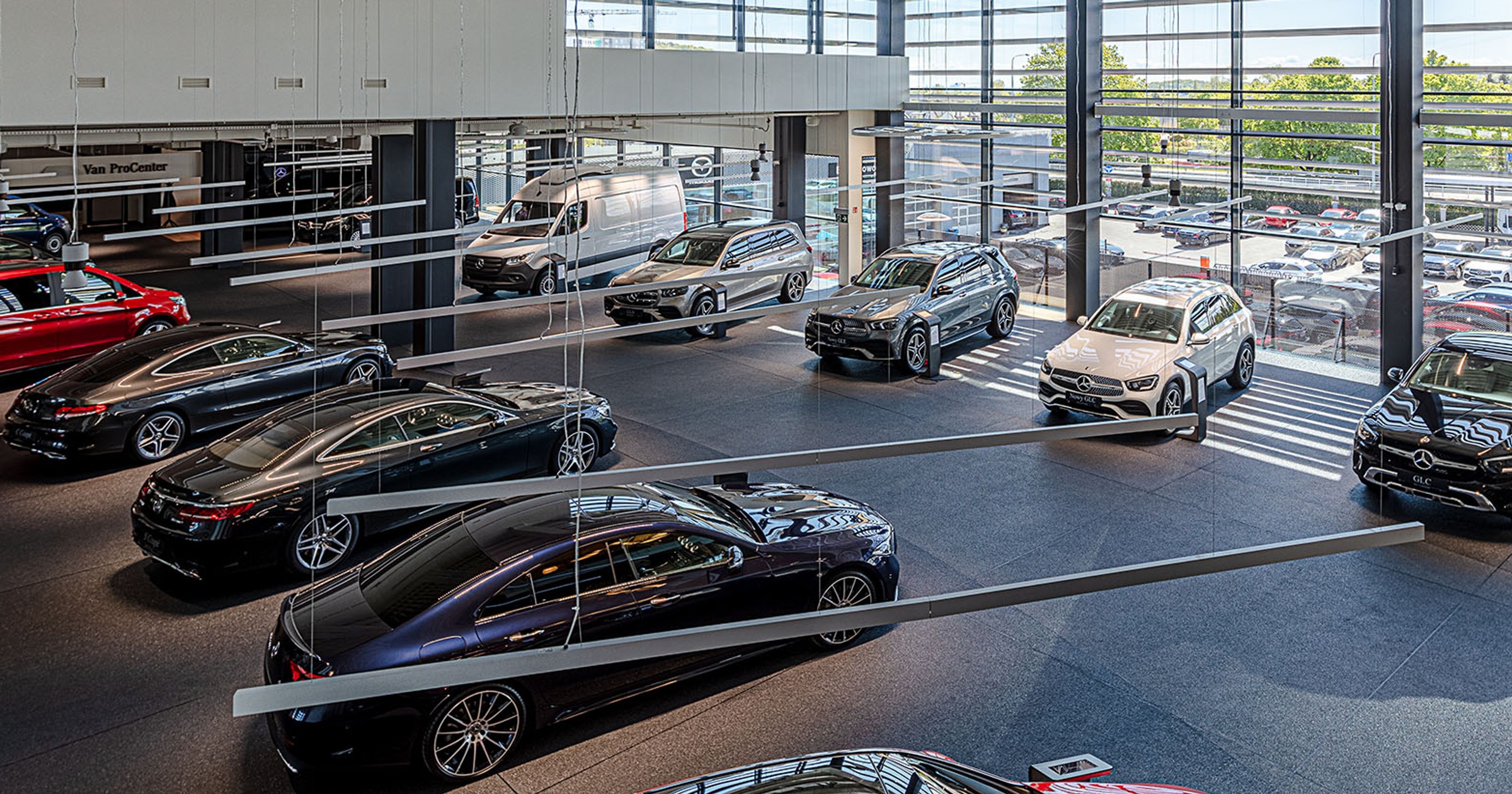 Największy salon Mercedesa w Polsce
