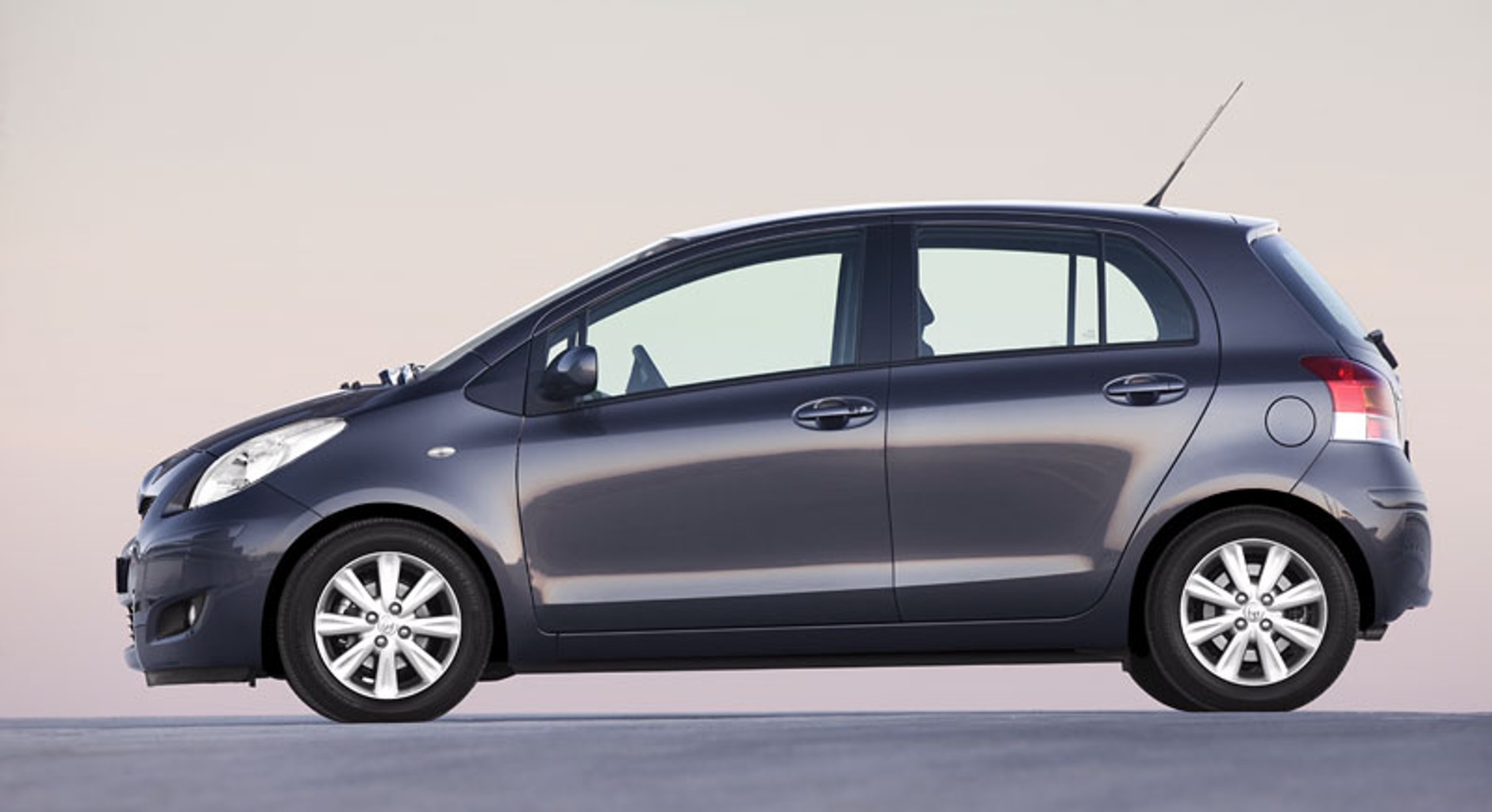 Bolonia 2008: Toyota Yaris FL, nowy silnik 1,33 Dual VVT-i i niższe zużycie paliwa