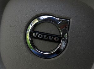 Właściciel Volvo w poważnych tarapatach? Jego zysk spadł o połowę