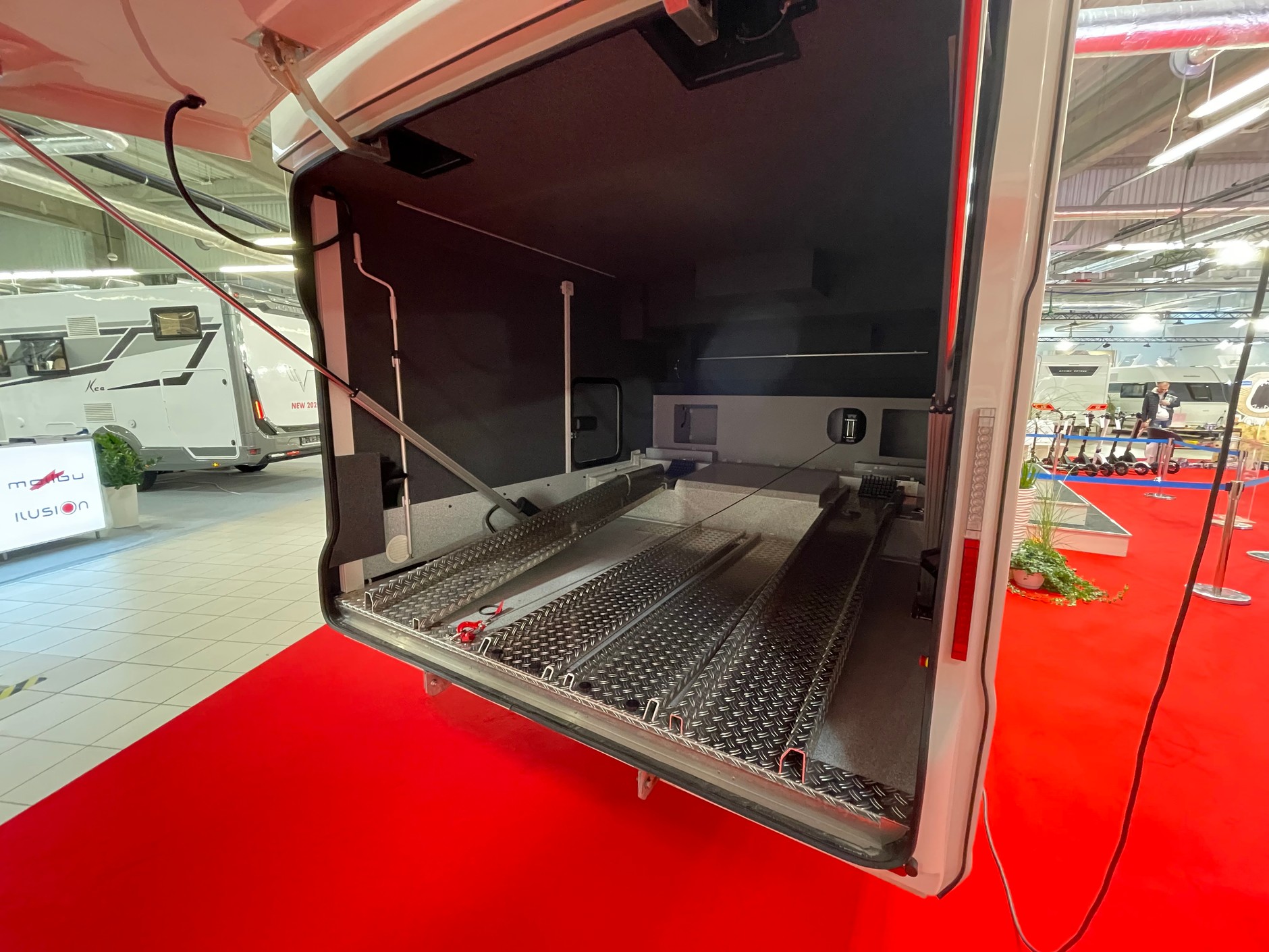 Ma nawet własny garaż. Cena? Prawie 2,3 mln zł (netto!).