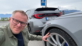 Sprawdziłem, jak jeździ się na nowych całorocznych Goodyearach zamontowanych na ekstremalnych samochodach