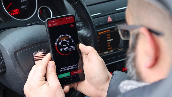 Problem z kontrolką Check Engine? Sprawdziliśmy, jak działa popularny polski program do diagnostyki samochodowej