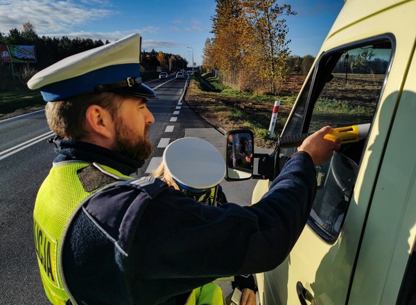 Dramat na podlaskich drogach. 400 przekroczeń prędkości, 13 zatrzymanych praw jazdy