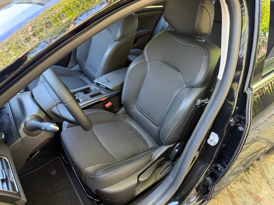 Renault Megane Grand Coupe Blue dCi 115 EDC