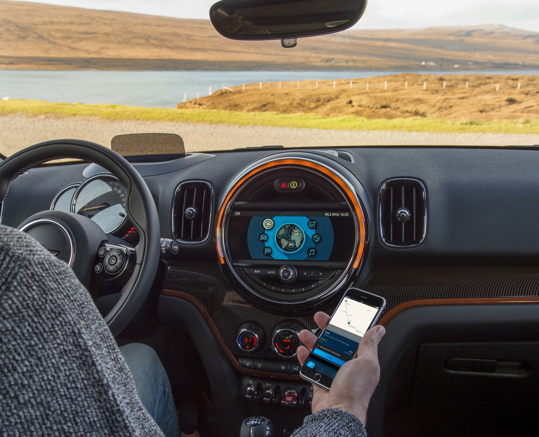 Mini Connected czyli integracja smartfona z samochodem