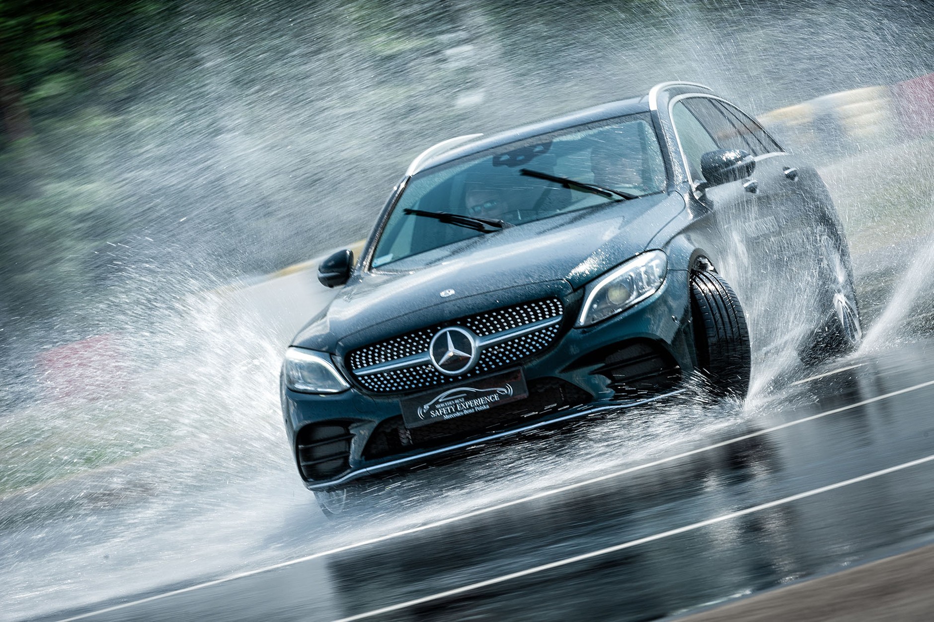 Mercedes-Benz Safety Experience - zrozumieć zachowanie samochodu