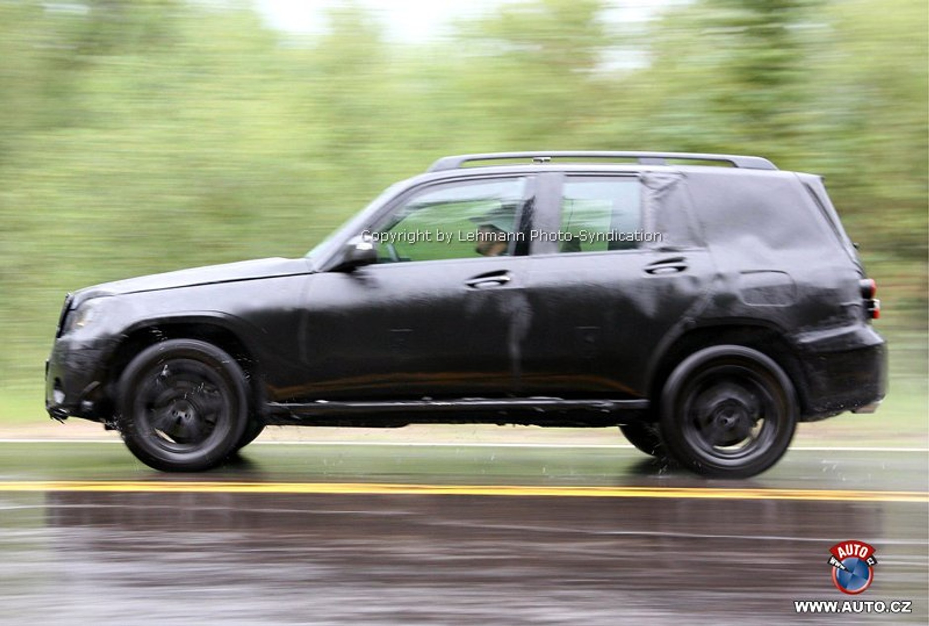 Zdjęcia szpiegowskie: Mercedes-Benz GLK nie będzie miał łatwo