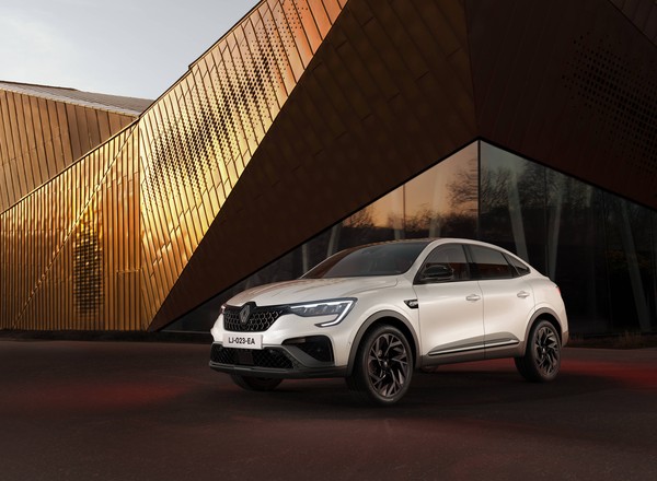 Arkana teraz w stylu nowej fali Renault. Zmieniła się nie tylko stylistyka nadwozia