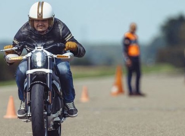 Elektryczny Harley-Davidson LiveWire - pierwszy test w polskich mediach