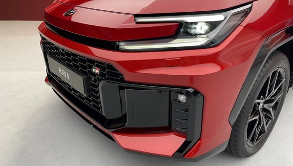 Nowa Toyota RAV4 GR Sport (2025)