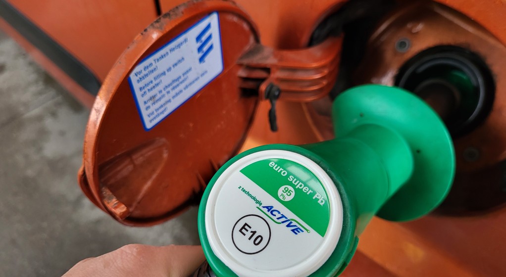 Paliwo E10 już na stacjach? Nie tak łatwo je kupić