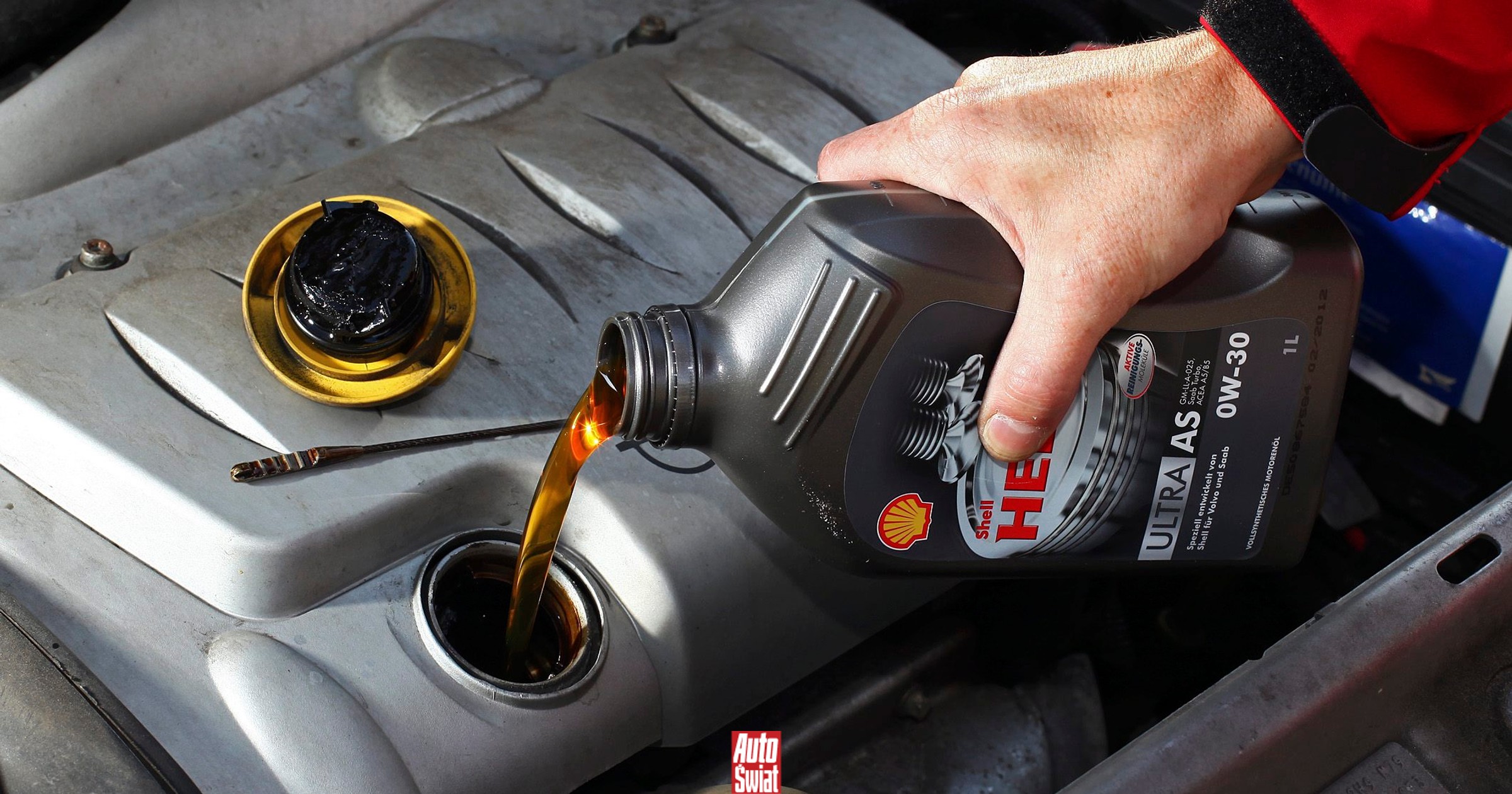 Kiedy wymienić olej silnikowy? Lepiej posłuchaj mechanika niż producenta samochodu