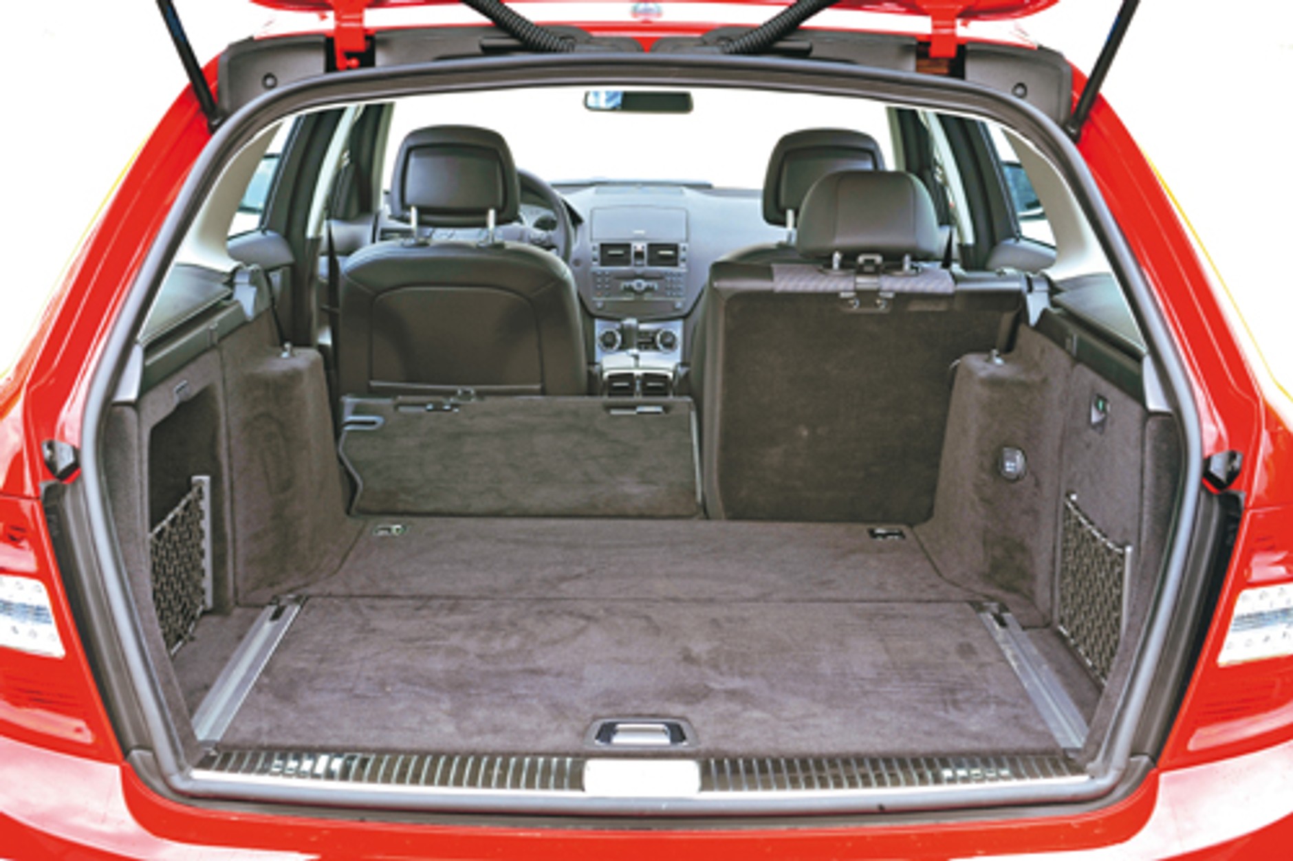 Audi A4 kontra BMW 3 i Mercedes C - Eleganckie i drogie, ale czy praktyczne?