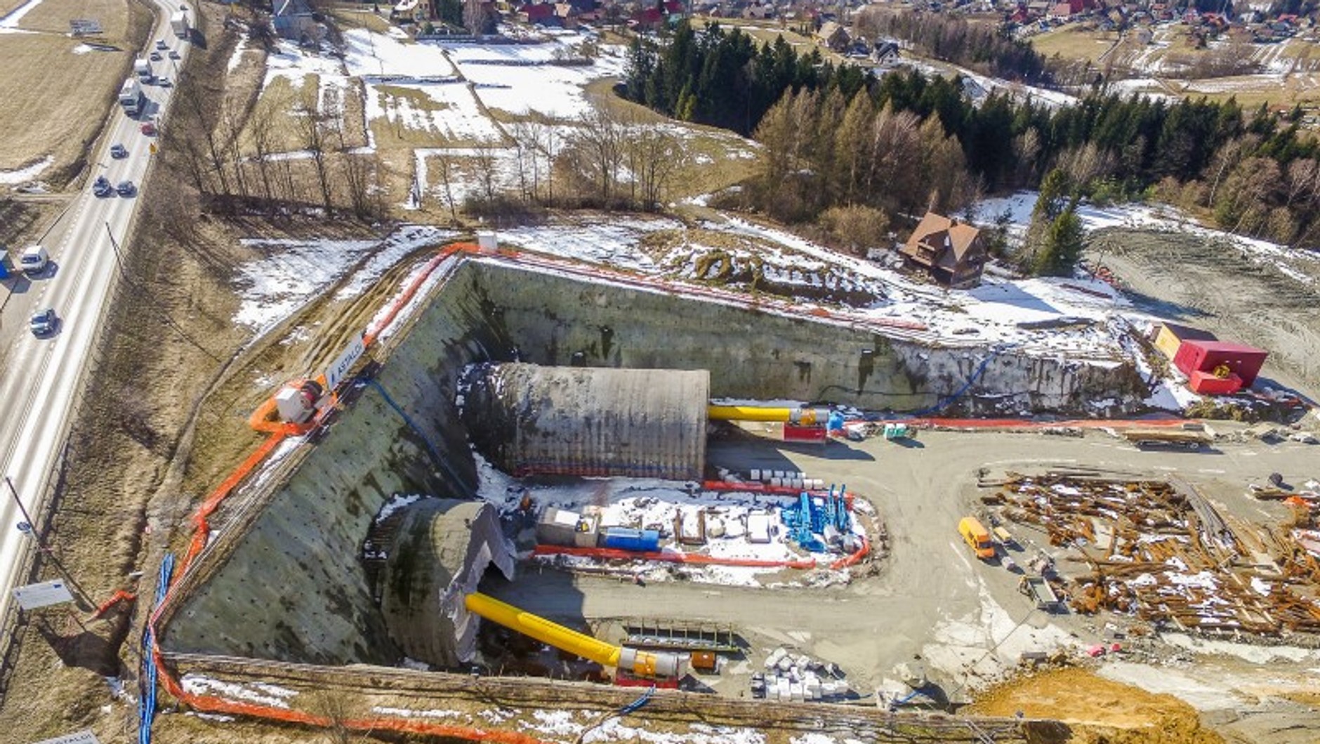 Tunel na "zakopiance" (droga S7)