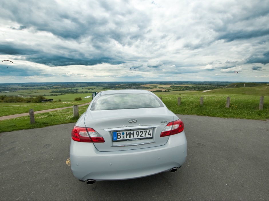 Infiniti M35h GT: szybki, ekonomiczny i luksusowy
