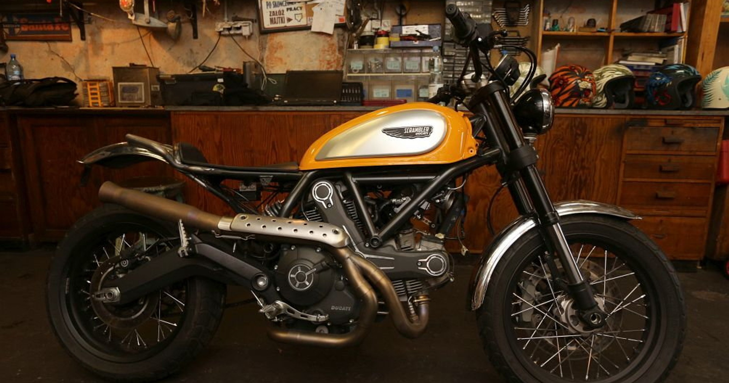 Scrambler Ducati po przeróbkach w warsztacie czeka teraz na malowanie