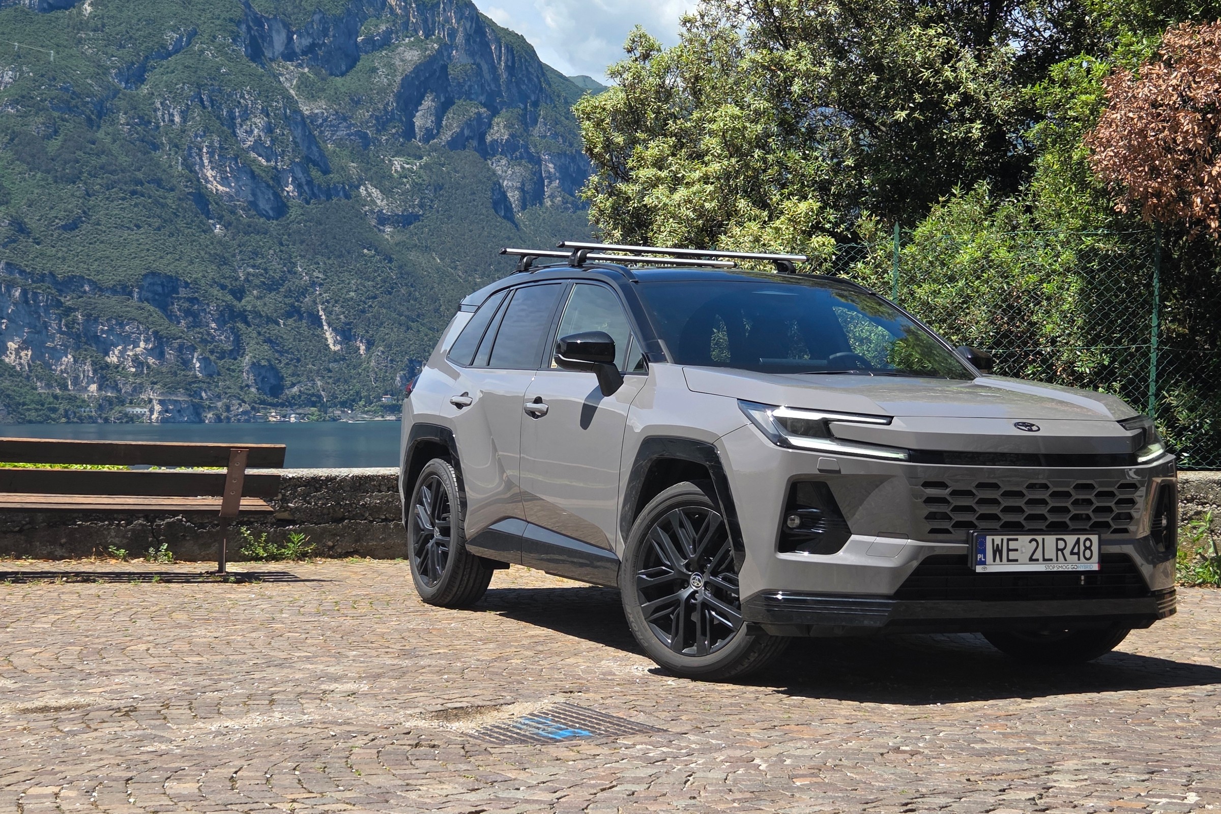 Trudny test dla nowej Toyoty RAV4. Przejechałem nią 3 tys. km, zapakowałem ponad dach i mam sporo wniosków