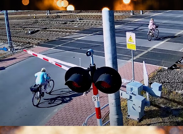 Myślała, że zdąży przed opadającym szlabanem. Tego się nie spodziewała [Nagranie]