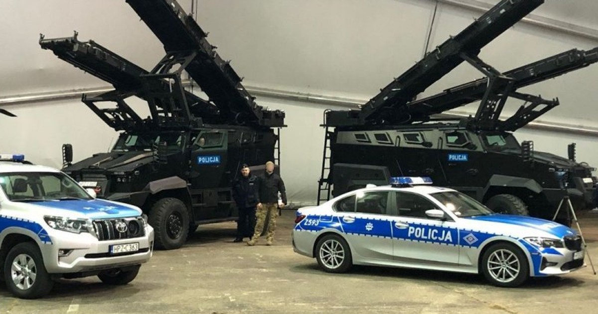 Policja kupiła helikoptery, drony i wozy opancerzone