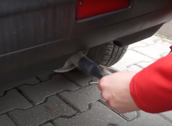 Założyliśmy dętkę na rurę wydechową. Efekt wszystkich zaskoczył
