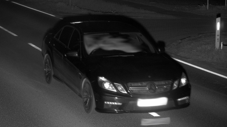 Jeździł autem z angielskimi tablicami. Zdjęcie z fotoradaru