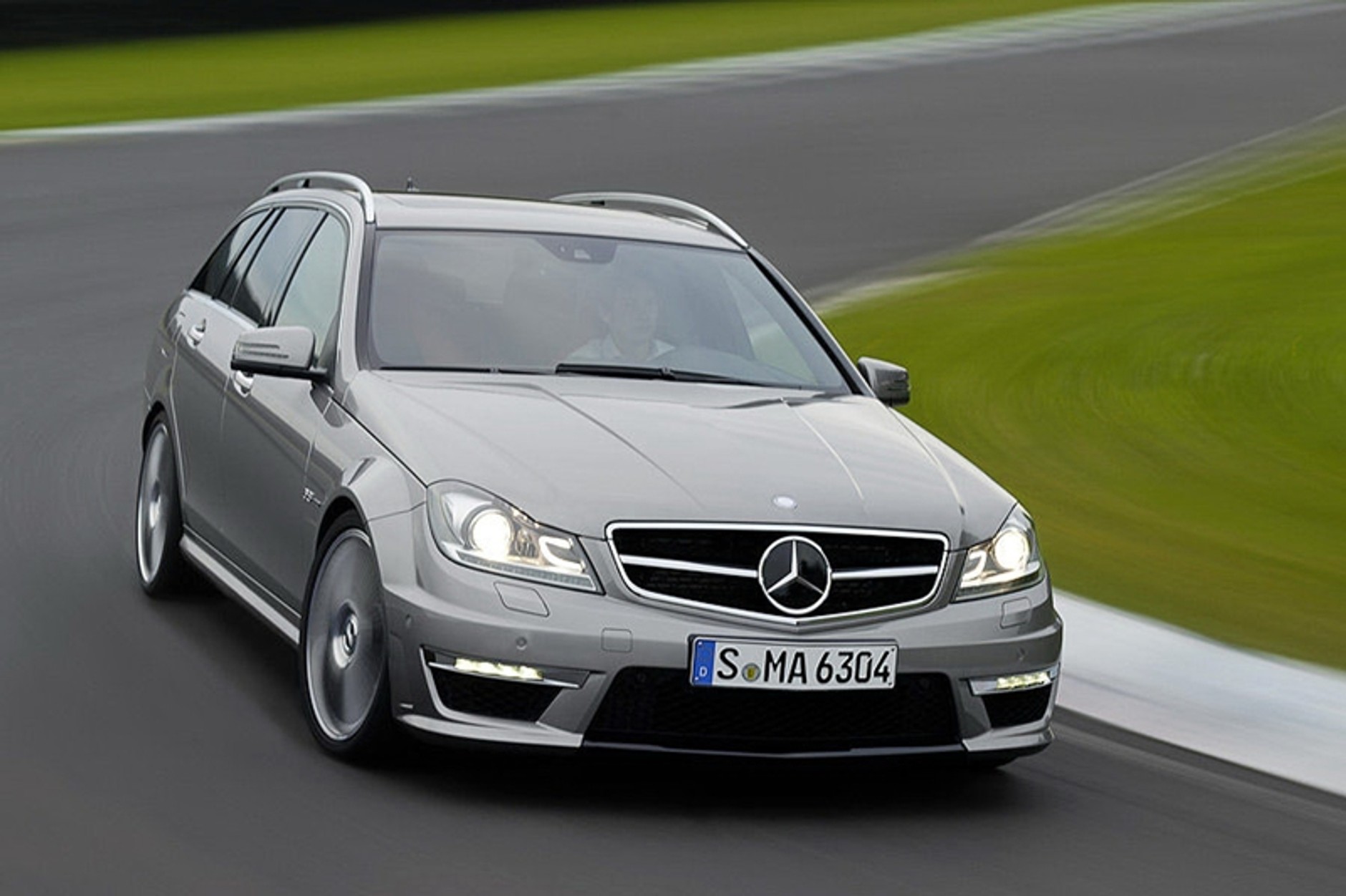 Mercedes C63 AMG daje z siebie jeszcze więcej