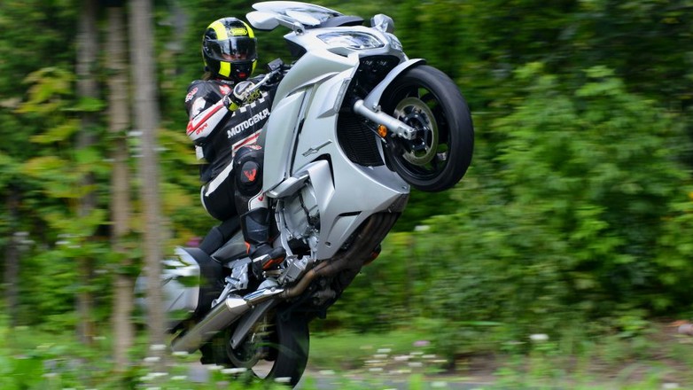 Yamaha FJR1300 na gumie