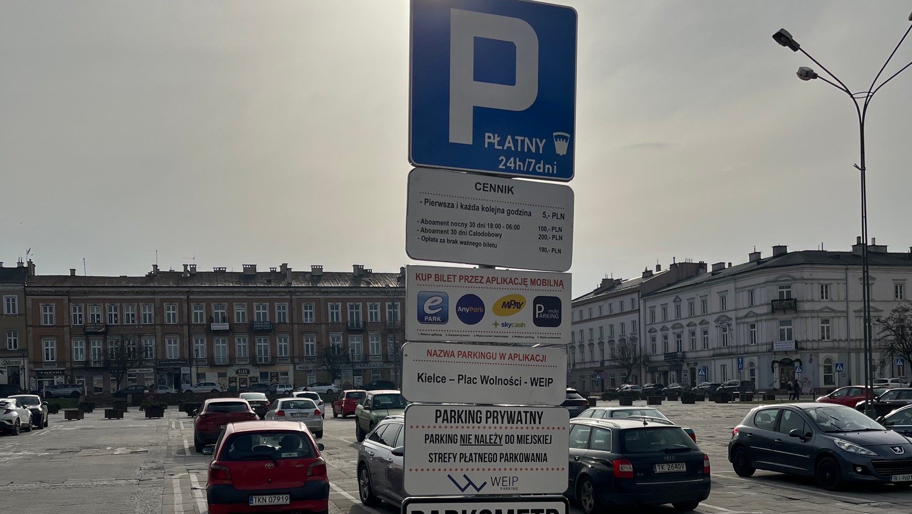 Oznaczenie prywatnego parkingu w centrum Kielc
