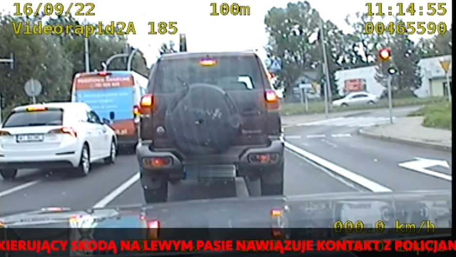 Nagranie z kamery wideorejestratora radiowozu BMW