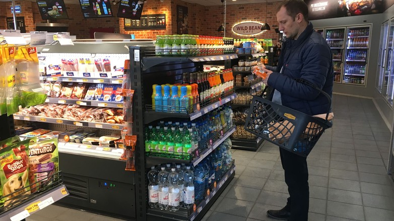 Zatankuj piwo, telewizor i pieczywo, czyli stacja paliw jako supermarket