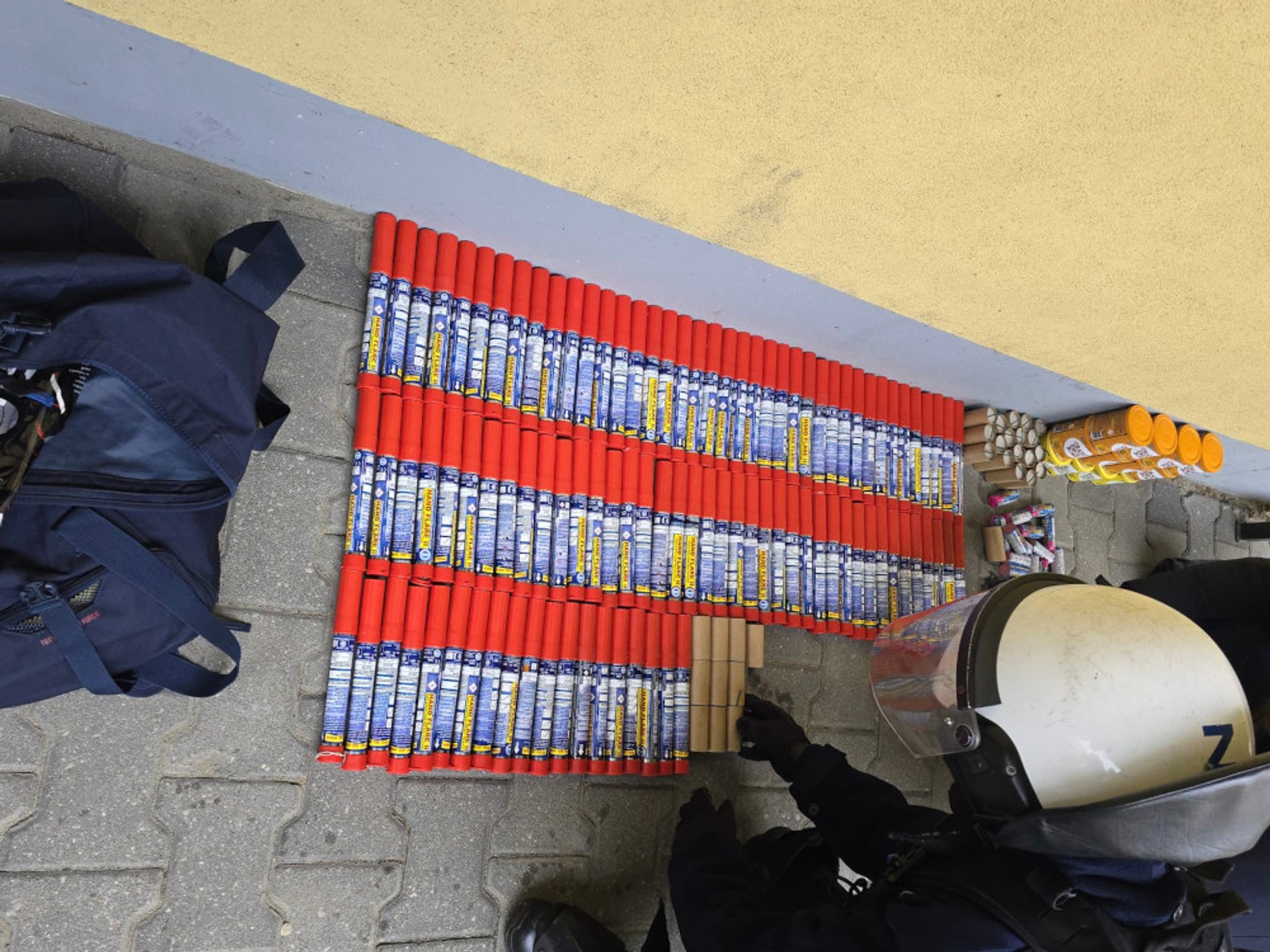 Karetką na sygnale chcieli wjechać na stadion