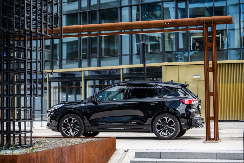 Ford Kuga 2.5 Hybrid AWD z 2023 r.
