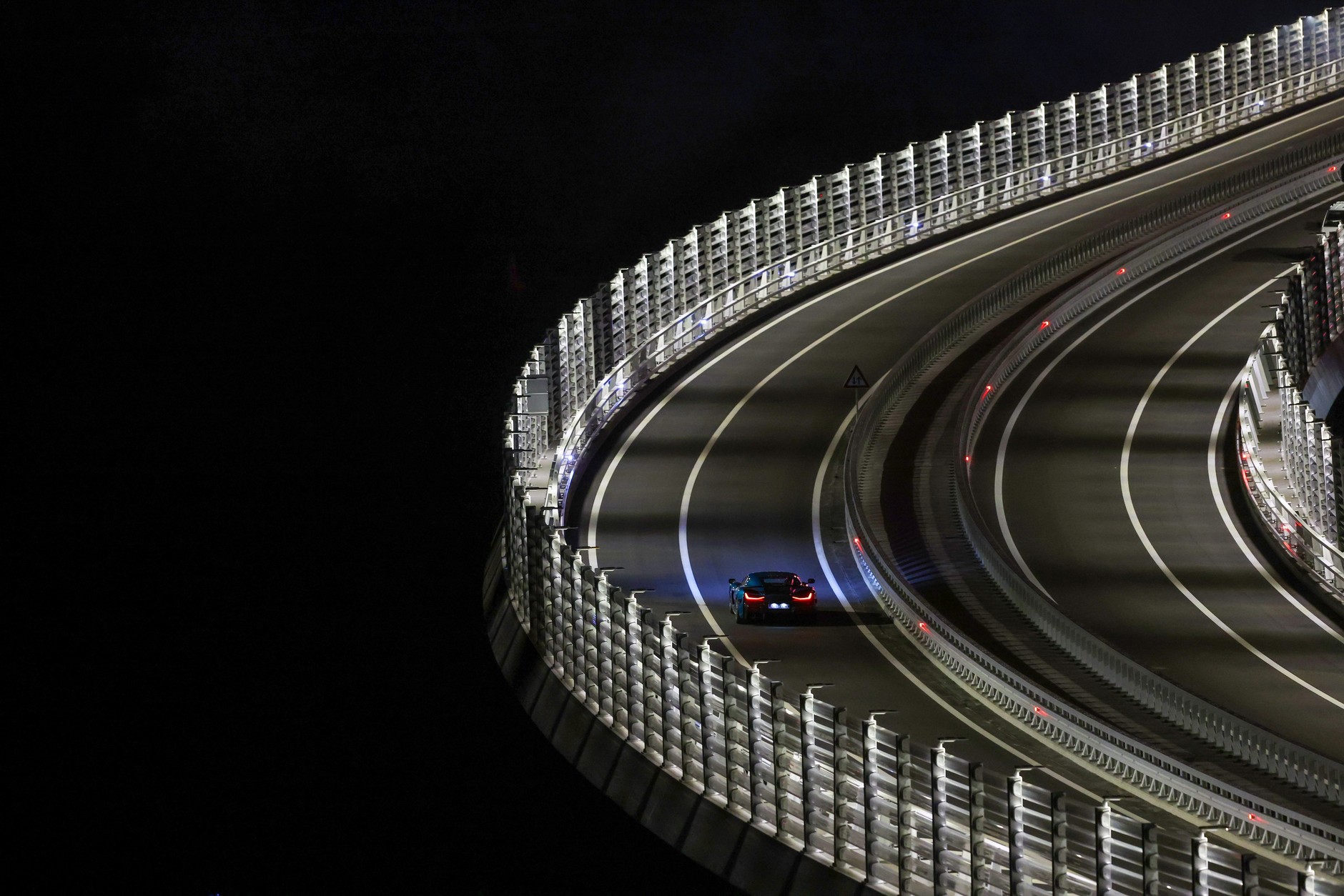 Pierwszy honorowy przejazd rimaca nevery po nowym chorwackim moście Pelješac