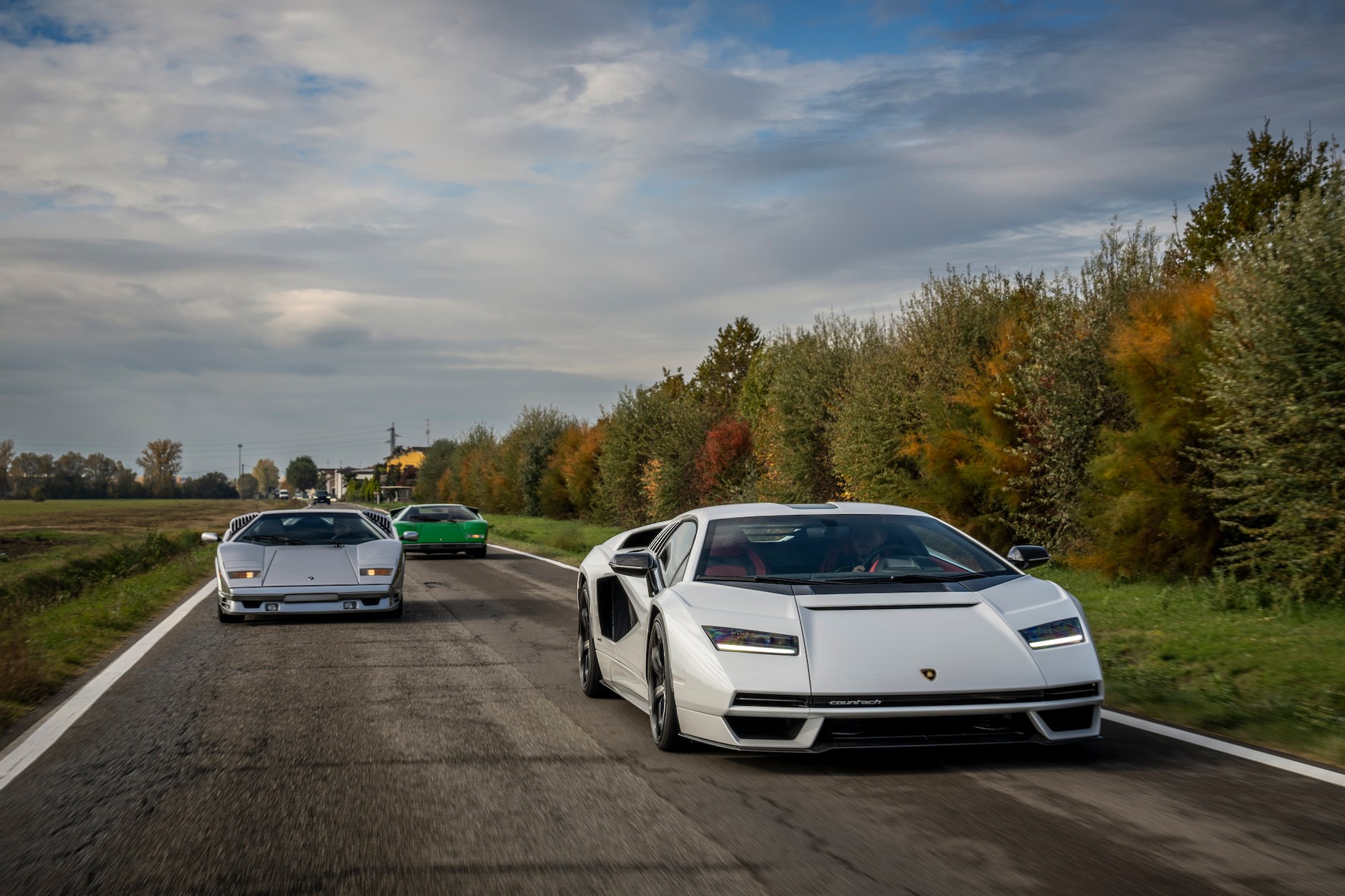 Lamborghini Countach LPI 800-4 rusza w drogę