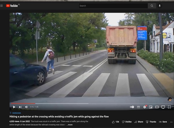 Groźne potrącenie na pasach w Warszawie. Co na to policja? [WIDEO]