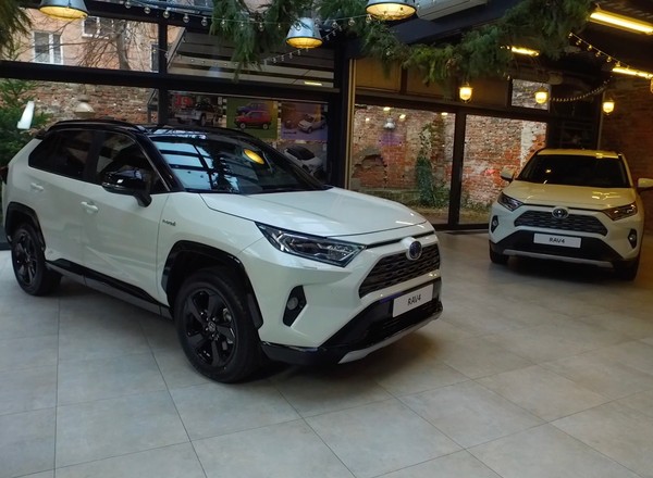 Nowa Toyota RAV4 - Robert testuje